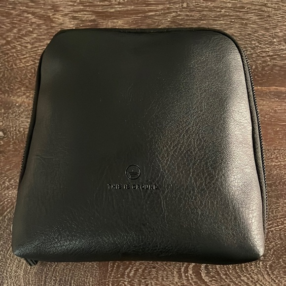 American Airlines This is Ground Black Amenity Kit Toiletries Travel Bag NWOT - Picture 3 of 8